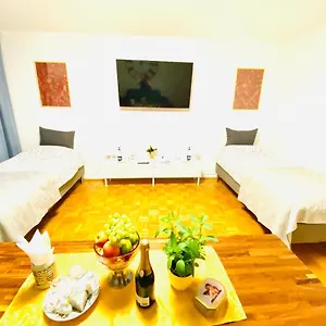 Apartment Welcome To Messe!-two-bedroom Apartment&balcony